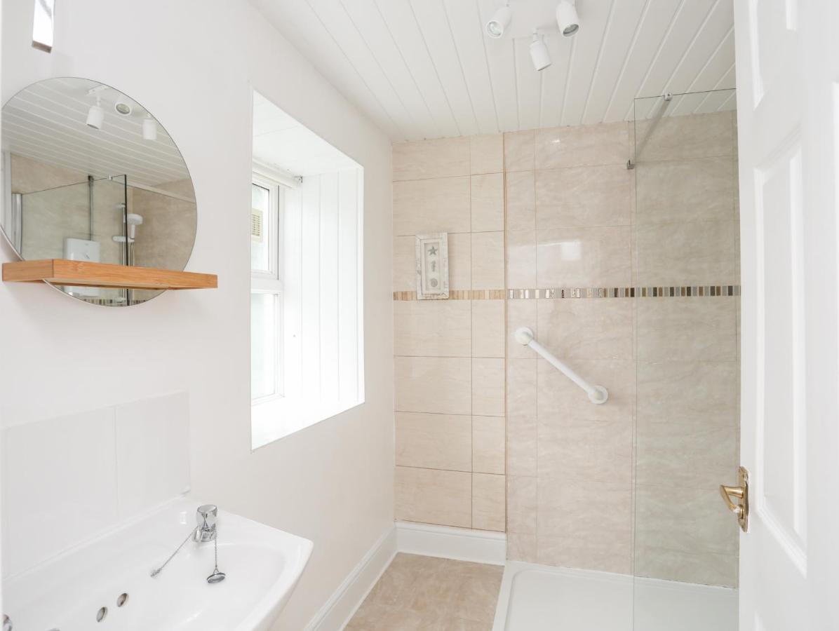 2 The Coach House Apartment Pentraeth ภายนอก รูปภาพ
